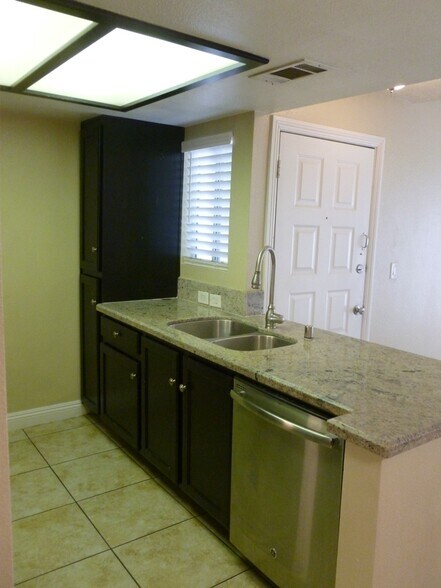 Building Photo - 7100 Pirates Cove Rd