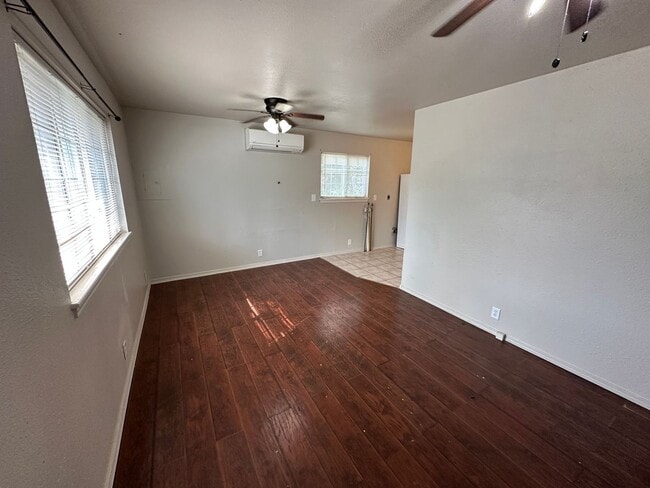 Building Photo - 313 N Kentucky St