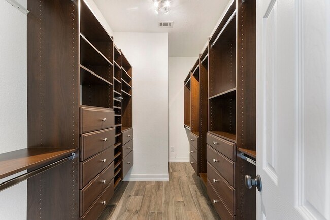 Building Photo - 13942 Longstreet Rd