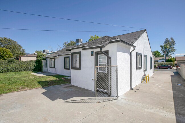 Building Photo - 10955 Burnet Ave