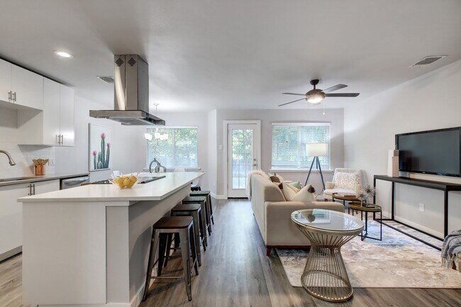 Building Photo - 3208 Northeast Dr