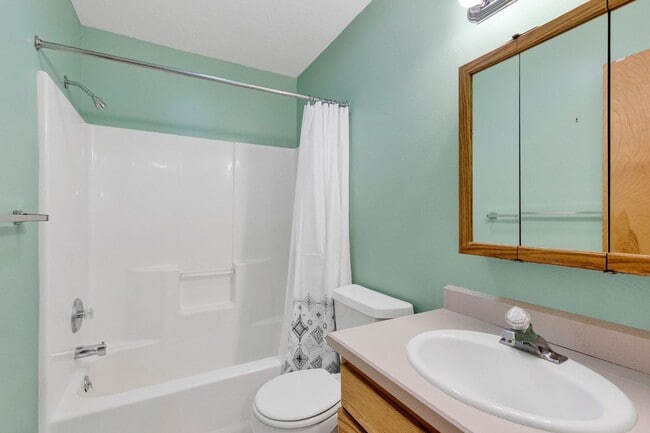 Building Photo - Single Family Home in LOLO, 4 bed / 3 bath...