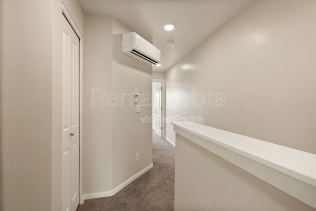 Building Photo - 1682 SW Salmon Ave