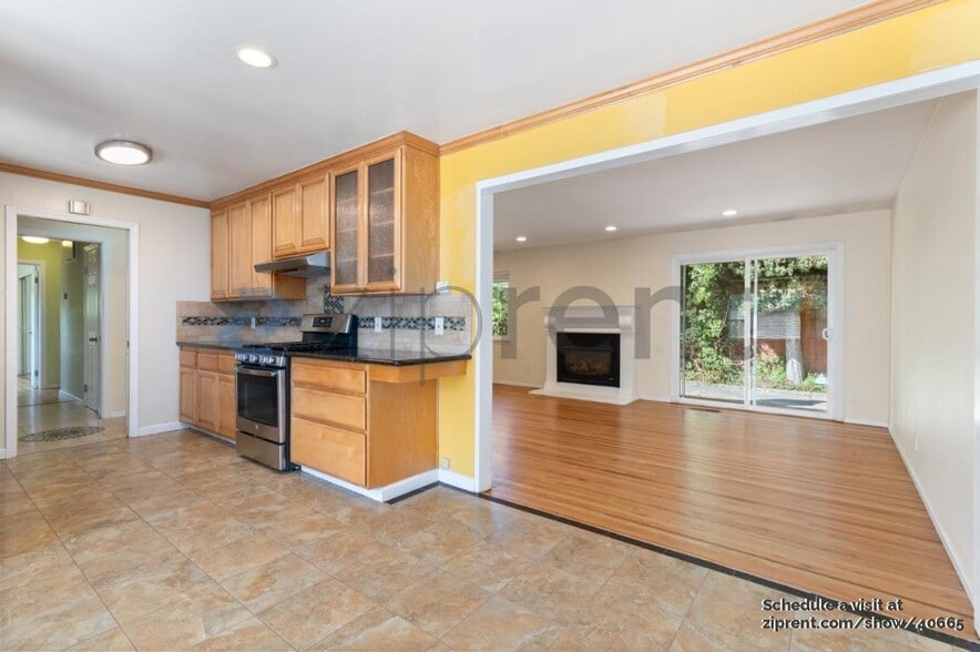 Building Photo - 792 Los Olivos Dr