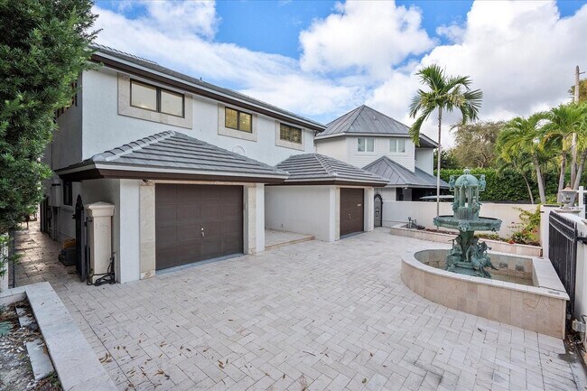 Building Photo - 1421 Ponce de Leon Dr