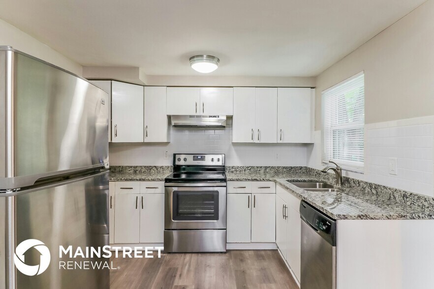 Building Photo - 921 Hillside Dr