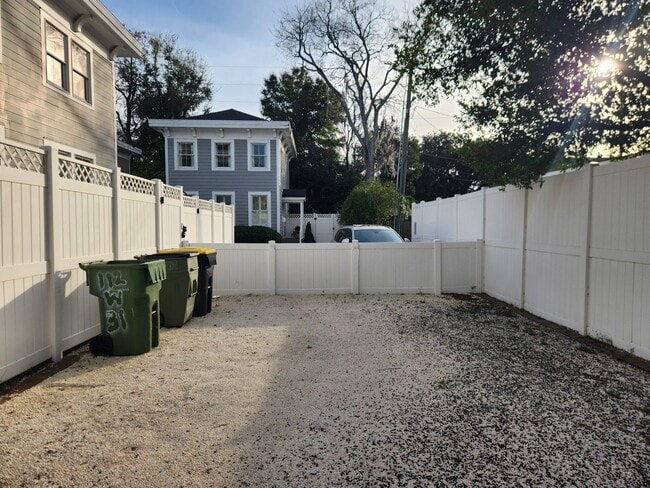 Building Photo - **FIRST MONTH RENT FREE**Charming 3 Bedroom/2 Bathroom with off street parking in Downtown Savann...