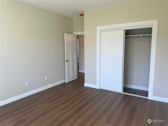 Building Photo - 3155 Sanderling Dr