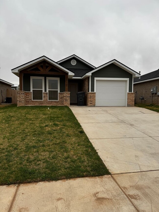 Building Photo - Located in Homestead!!! Newer Fabulous 3/2/1 CISD