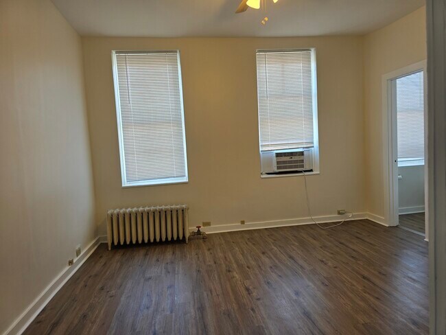 Building Photo - 809 S State St