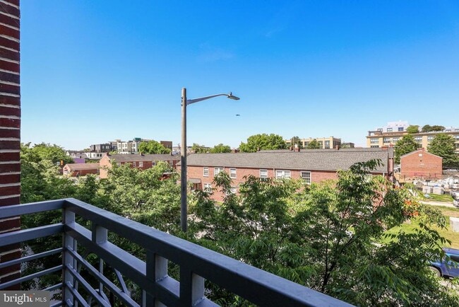 Building Photo - 815 N Patrick St