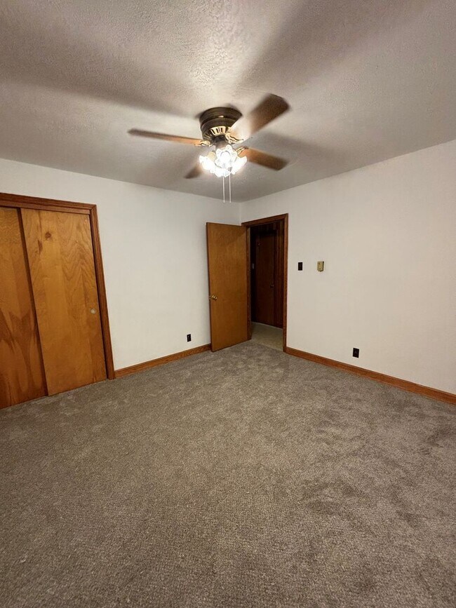 Building Photo - 903 N Audubon Ave