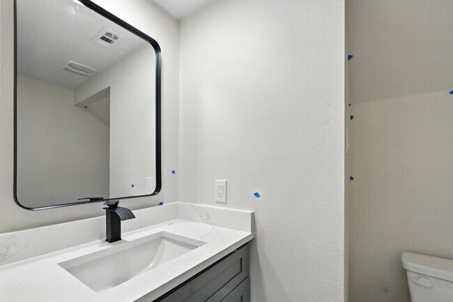 Building Photo - Brand-new modern townhome in Rowlett featu...