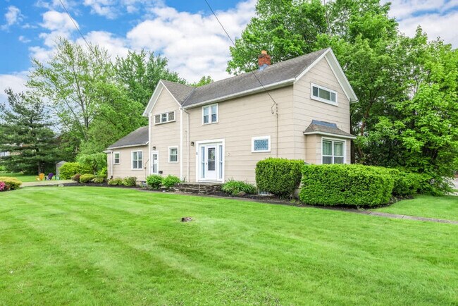 Building Photo - 3175 Rocky River Dr