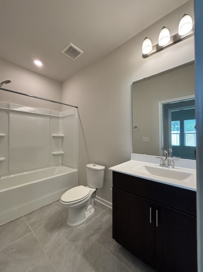 Building Photo - 301 Wilbur Lake Dr