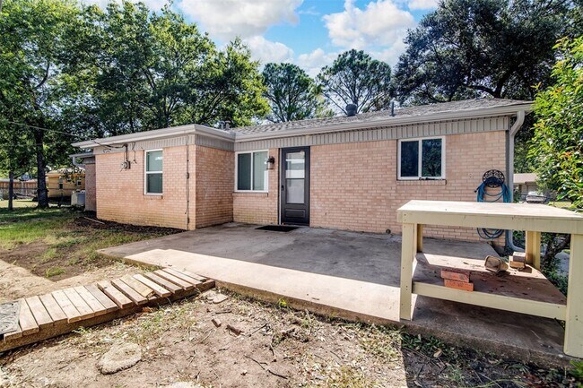 Building Photo - 614 Blueberry Ln