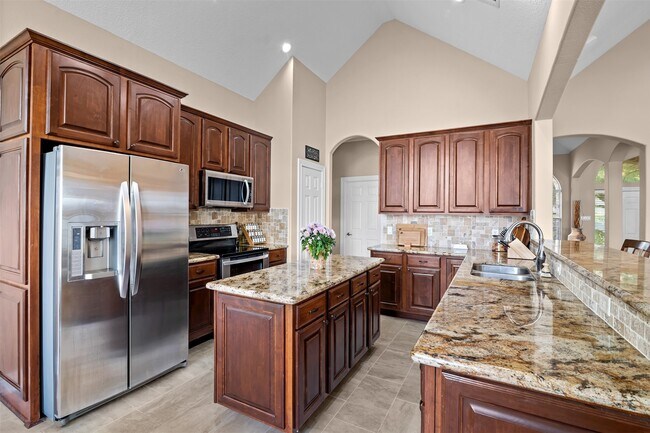 Building Photo - 14030 Shoreline Dr