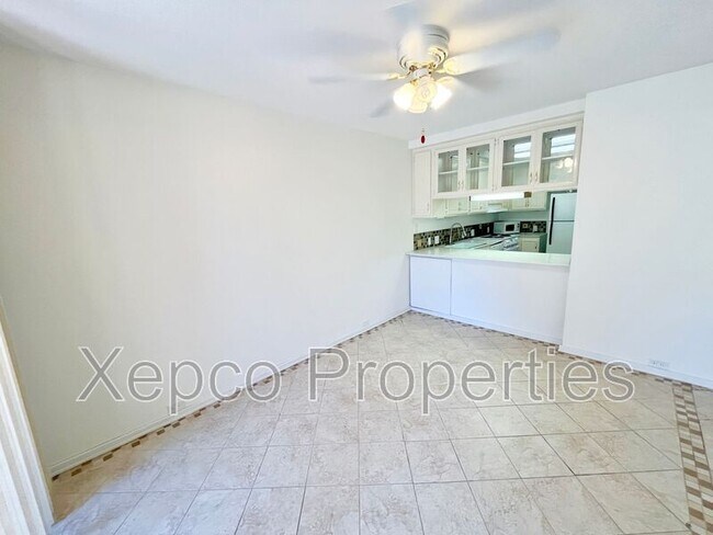 Building Photo - 2571 N Whitewater Club Dr