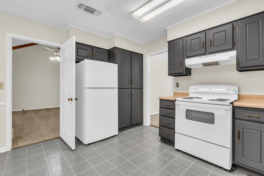 Building Photo - 2804 Plum Rd