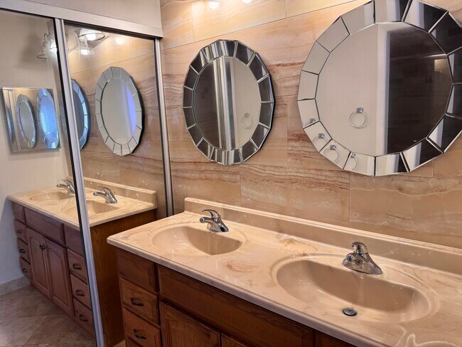 Building Photo - 5574 Witney Dr