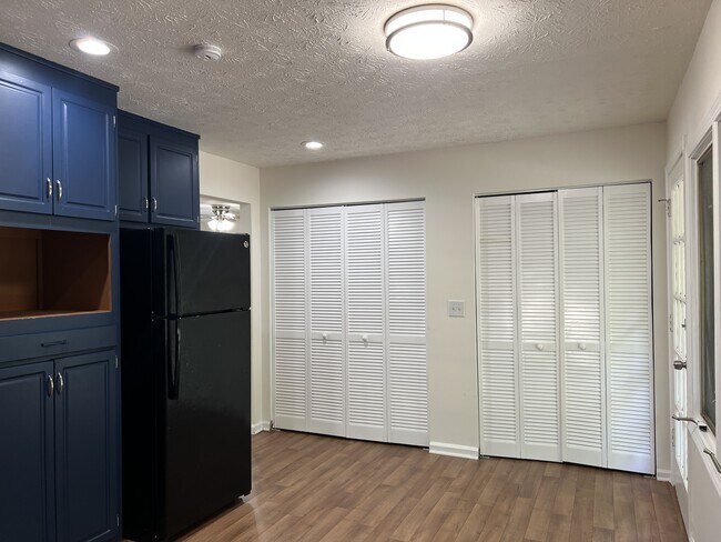 Building Photo - 4459 Colony E Dr