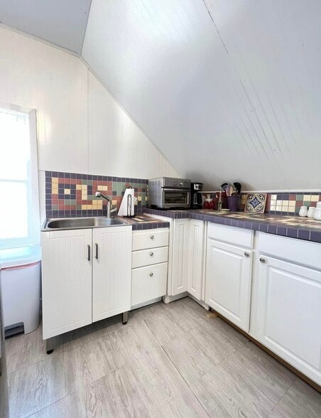 Kitchenette - 613 Birch St