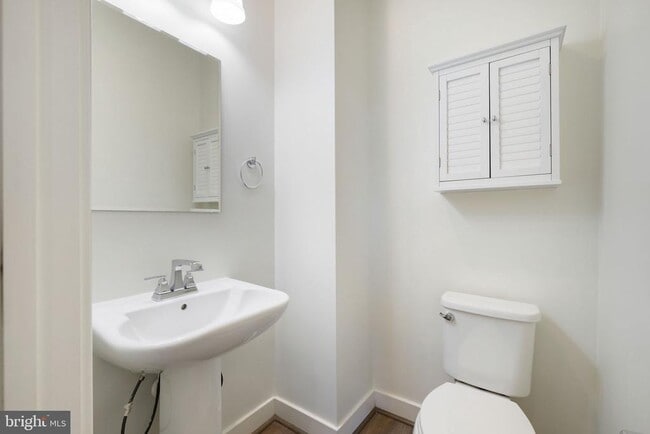 Building Photo - 16560 Crabbs Branch Way