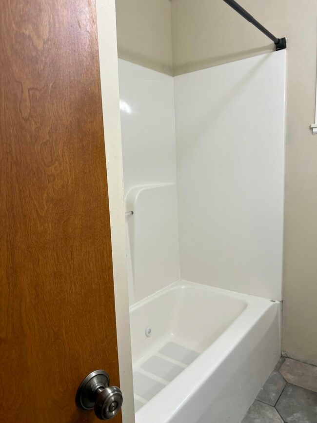 Building Photo - 1613 Jay Street