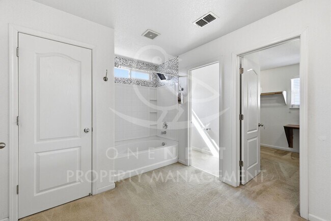 Building Photo - 2708 Woodfield Way