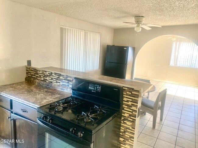 Building Photo - 8210 Marfil Dr