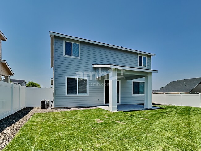 Building Photo - 644 S Rocker Ave