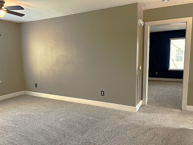 Building Photo - 6819 Kingwood Glen Dr