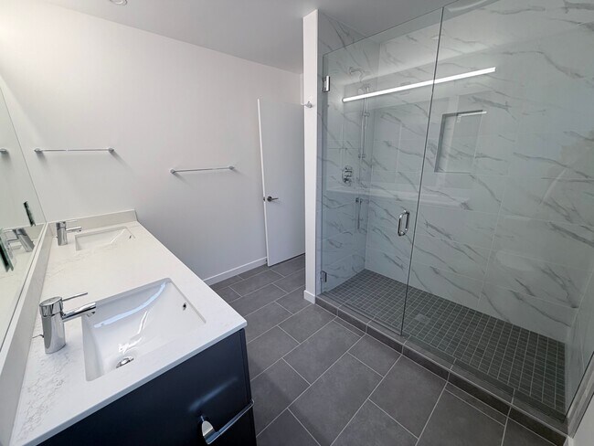 Building Photo - 2900 S Norman St