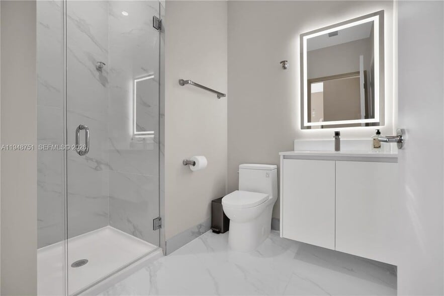 Building Photo - 700 NE 24th St