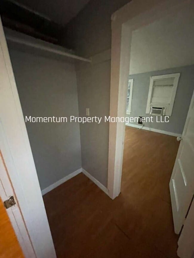 Building Photo - 8406 N Brooks St