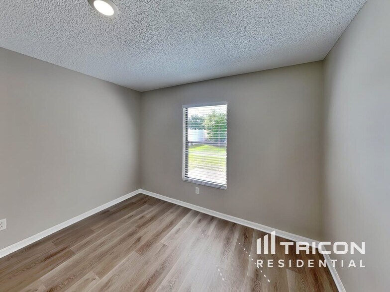 Building Photo - 461 Taylorville St