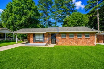 Building Photo - Peaceful Suburban Living Awaits – 3BR/1.5BA Home