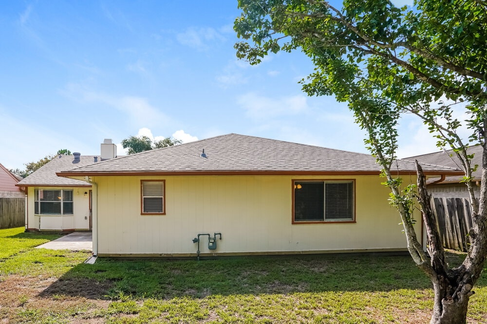 Building Photo - 12011 Pecan Meadow Dr