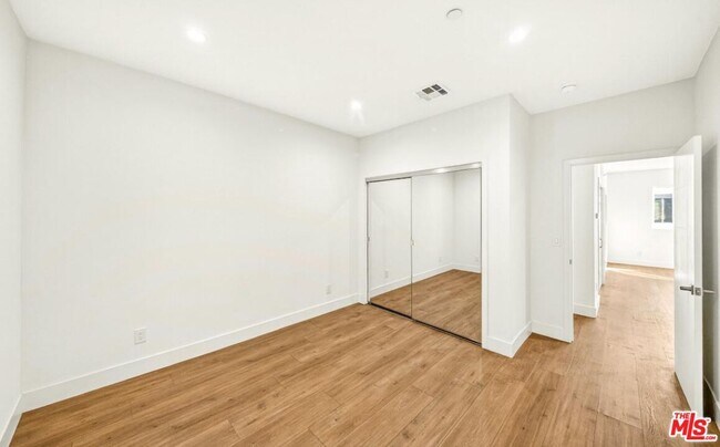 Building Photo - 5641 Riverton Ave