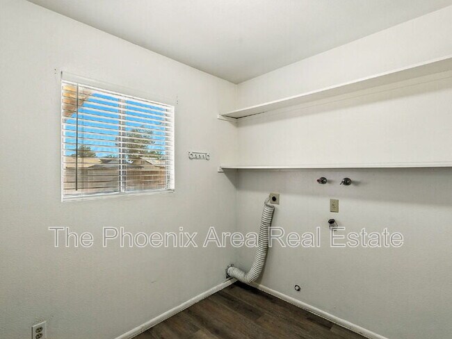 Building Photo - 3109 E Pueblo Ave