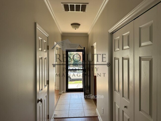 Building Photo - 303 Sugar Maple Ave