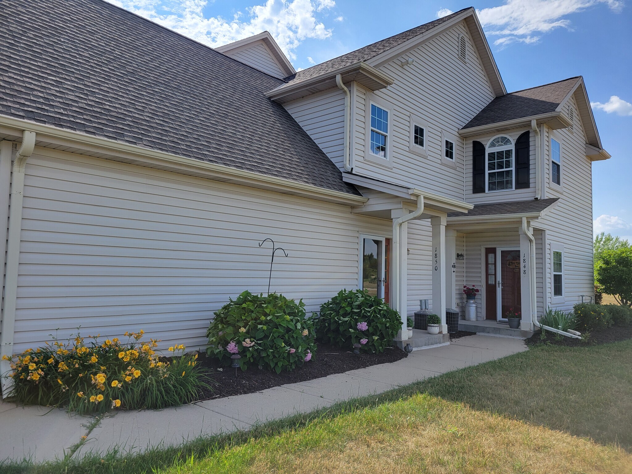 Building Photo - 1850 Stoney Ln