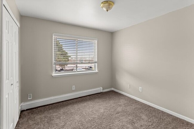 Building Photo - Beautiful 3 bedroom with updates galore- HEAT, Water and Sewer included !