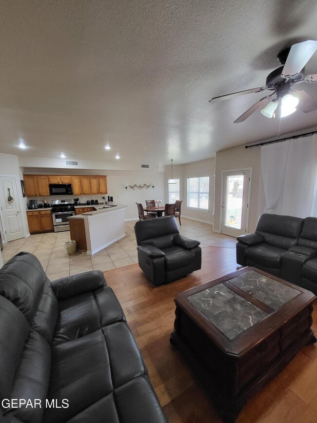 Building Photo - 6354 Franklin View Dr