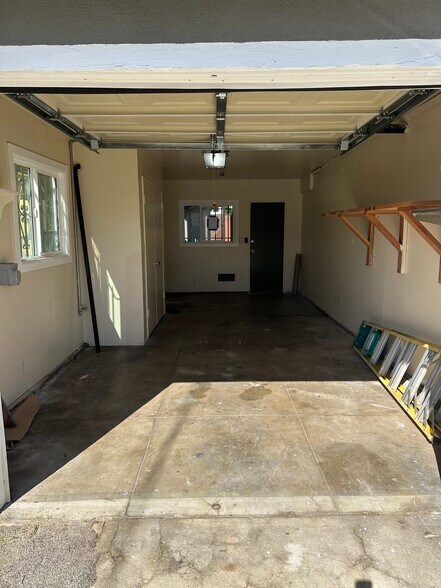 Building Photo - 552 Brooks Ave