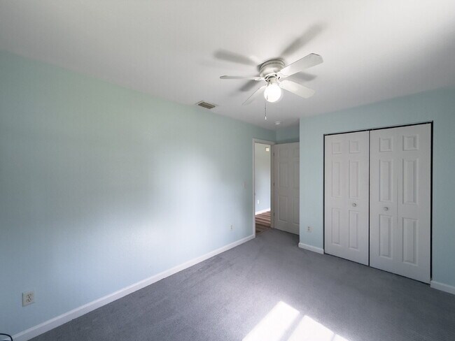 Building Photo - 3 Bed | 2 Bath | 1,200 Sq Ft Single-Family Home  RENT NOW WITH ZERO DEPOSIT on a 12-month lease!