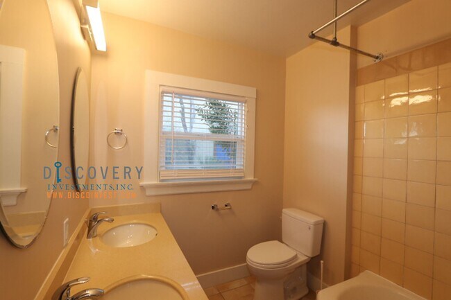 Building Photo - 4640 Park Blvd