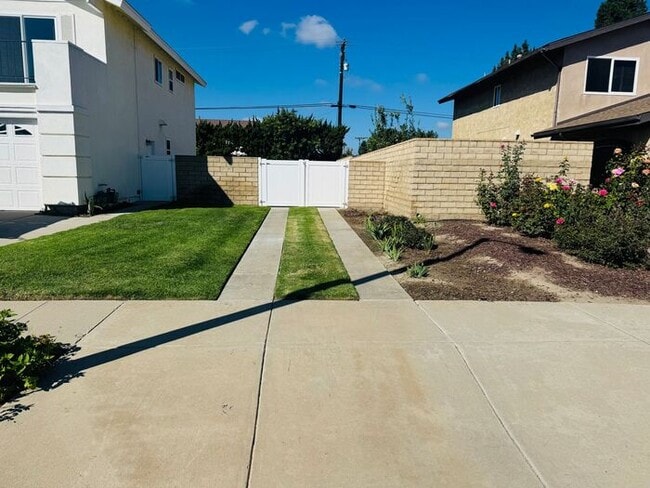 Building Photo - Ideal Multigenerational Home with Separate Downstairs Bedroom and Bath