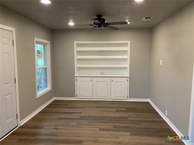 Building Photo - 1902 State Hwy 95