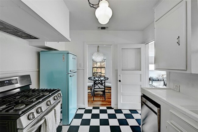 Building Photo - 5313 Avenue F